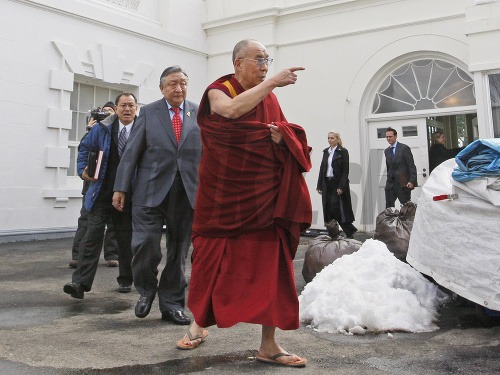 Dalajláma vychádza z Bieleho domu