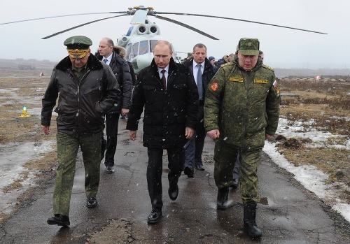 Vladimír Putin bol dnes na kontrole vojenského cvičenia.