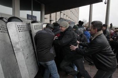 Protesty v Donecku si vyžiadali zranených