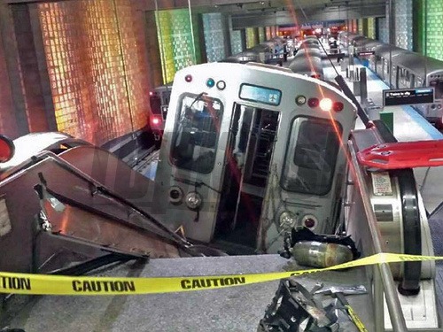 Nehoda metra v Chicagu si vyžiadala 32 zranených