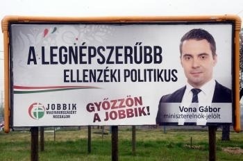 Volebný bilbord kandidát Jobbiku Gábor Vona 