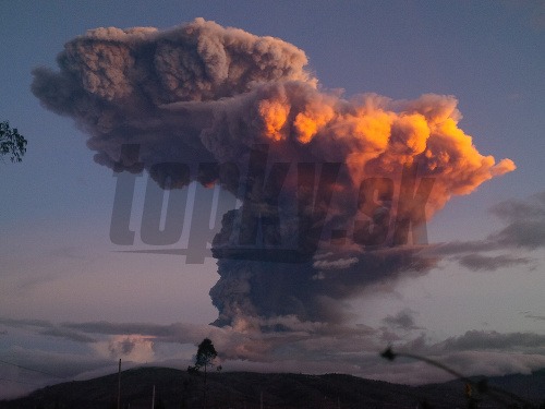 Ekvádorská sopka Tungurahua začala chŕliť popol