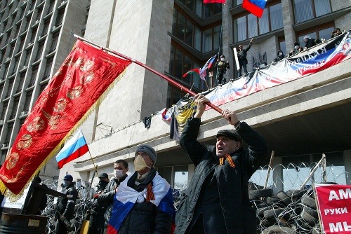 Proruskí aktivisti vyhlásili Doneckú ľudovú republiku