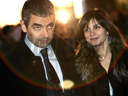 Rowan Atkinson s manželkou Sunetrou Sastry