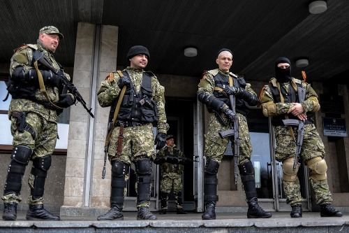 Ozbrojení aktivisti obsadili regionálnu administratívnu budovu v Slovjansku