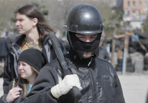 Rusi majú na východe Ukrajiny podnecovať násilie
