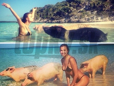 Vychytená modelka Irina Shayk odhodila zábrany a okúpala sa s prasatami.