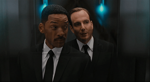 Will Arnett a Will Smith vo filme Muži v Čiernom 3.