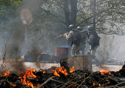 Na Ukrajine sa bojuje, situácia sa vyostruje