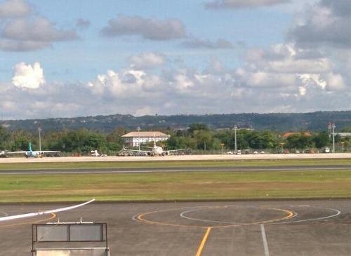 Letisko na Bali, kde stroj nakoniec pristál