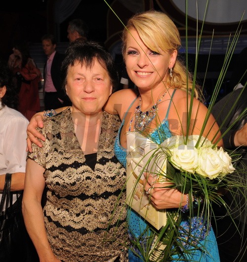 Iveta Bartošová so svojou mamou.