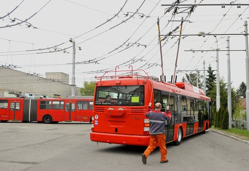 Prvé nové trolejbusy počas ich predstavenia v rámci obnovy vozového parku Dopravného podniku Bratislava