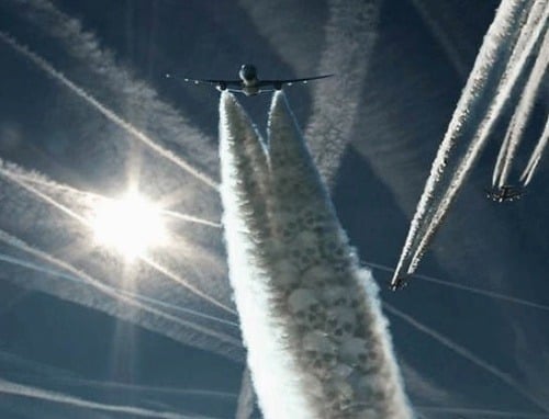 Vedci sa pozreli na chemtrails (ilustračné foto).