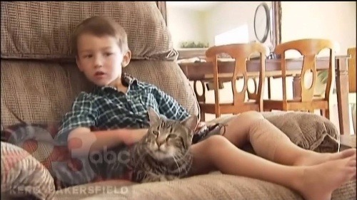 Jeremy so statočnou mačkou Tarou