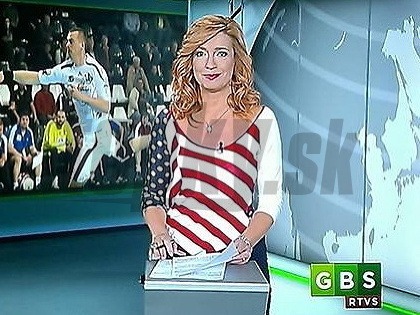 Jarmila Lajčáková-Hargašová sa v stredu večer, krátko pred našim zápasom s Nórskom objavila v športovom spravodajstve v tričku s trikolórou USA. 