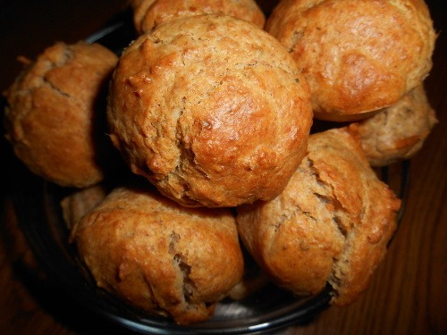 Ak ste sa rozhodli žiť zdravšie, upečte si tieto nekysnuté muffiny z celozrnnej múky a voňavé raňajky budú na stole za chvíľu.