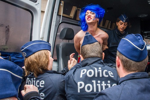 Aktivistka Femenu zaútočila na voskovú figurínu Vladimira Putina