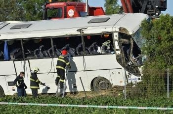 Štyria ľudia prišli o život pri dopravnej nehode autobusu, ktorá sa stala 6. júna 2014 na 73. kilometri diaľnice D1 v smere z Piešťan do Trnavy.