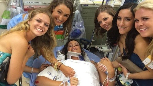Niekoľko dievčat zostalo zo solidarity so Charlotte v nemocnici