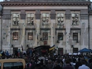 Protesty pred veľvyslanectvom