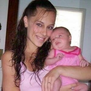 Iba 24-ročná Amanda Ezraová, matka troch detí, zahynula pri tragickej nehode.
