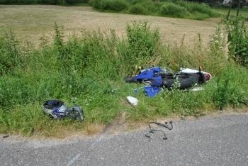 Po zrážke s motocyklom zahynula  51-ročná cyklistka