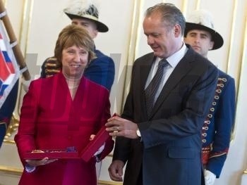 Kiska udelil vyznamenanie Catherine Ashtonovej
