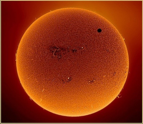 Nádherné fotografie Slnka sa podarili paradoxne amatérskemu astronómovi.