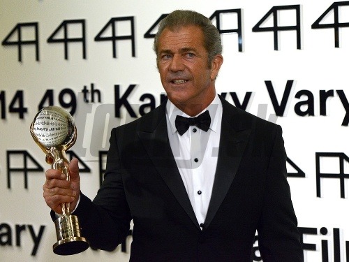 Mel Gibson si prevzal ocenenie v Karlových Varoch