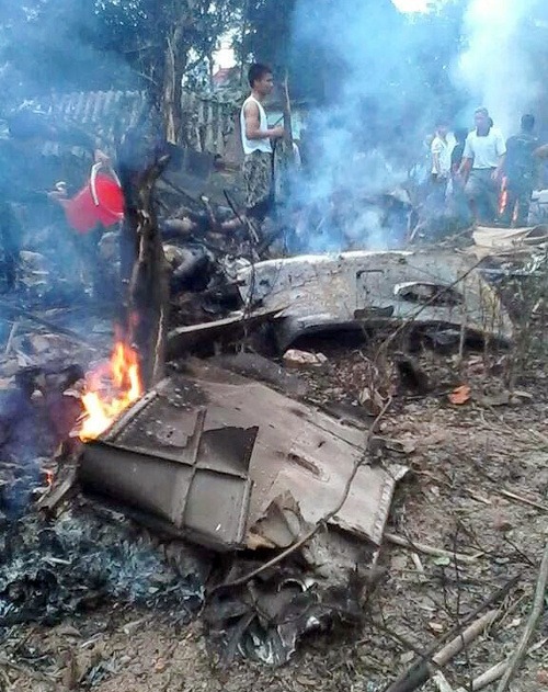 Najmenej 16 ľudí zahynulo pri havárii vojenského vrtuľníka v Hanoji