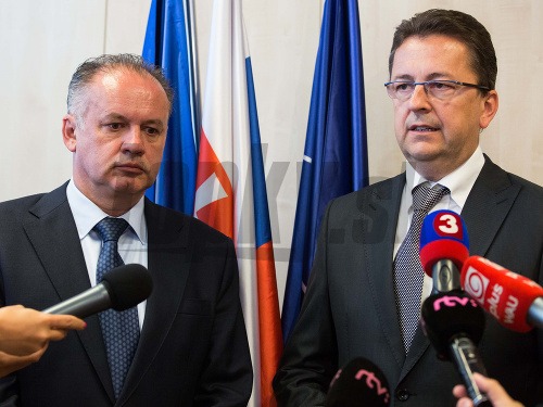 Prezident SR Andrej Kiska a minister obrany SR Martin Glváč 