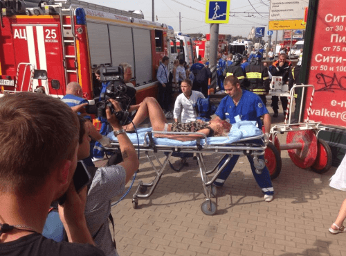 Tri obete a 50 zranených si vyžiadalo vykoľajenie vozňa metra