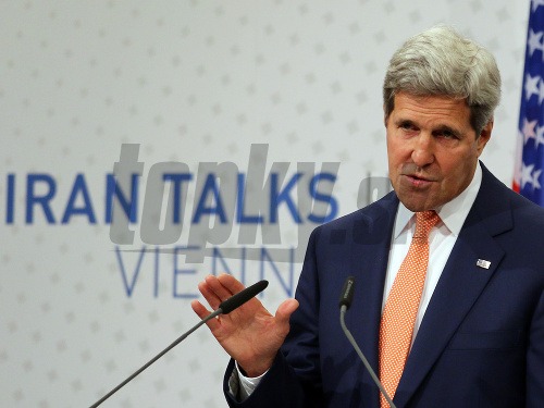 John Kerry počas diskusie o iránskom jadrovom programe