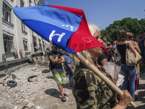 Luhanská ľudová republika žiada Rusko a ďalšie krajiny o uznanie nezávislosti.