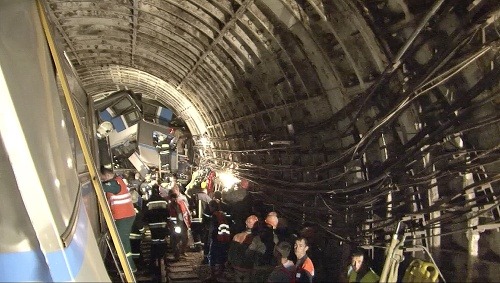 Záchranárske práce v moskovskom metre