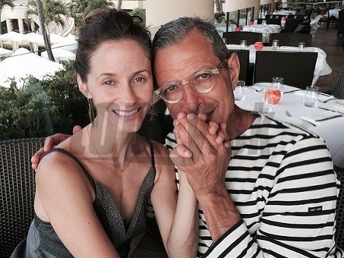 Jeff Goldblum so snúbenicou Emilie Livingston