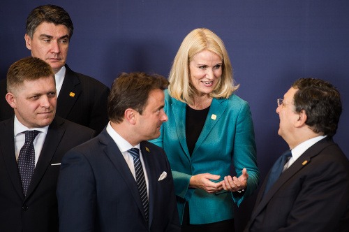 Zľava: Zoran Milanovič, Robert Fico, Helle Thorning-Schmidt, Catherine Ashton, Jose Manuel Barroso počas summitu v Bruseli