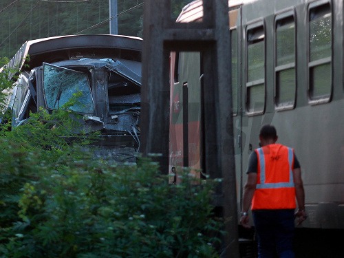 Zrážka vlaku rýchlovlaku TGV s regionálnym vlakom