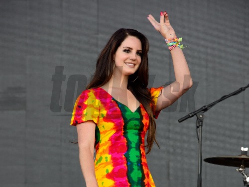 Lana del Rey počas festivalu Glastonbury
