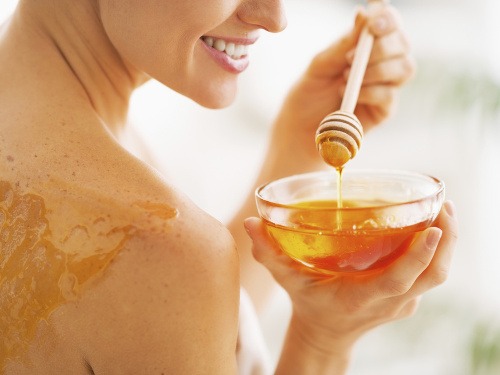 Med je výborným liekom na popáleniny.