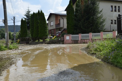Povodňová situácia v obci Vlková