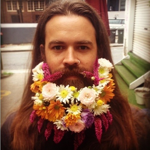 Frajerky nedostali nič, kvety zostali v bradách