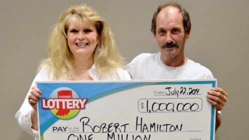 Hamiltonovci symbolický obrí šek na milión dolárov držali už dvakrát