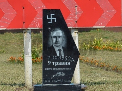 Putinov náhrobok v meste Kostopil