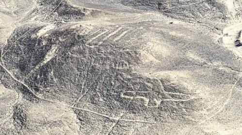 Pilot objavil v peruánskej púšti Nazca ďalšie staroveké obrazce