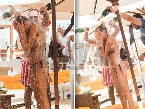 Bývalá Miss Universe Denisa Mendrejová dostala sprchu šampanským. 