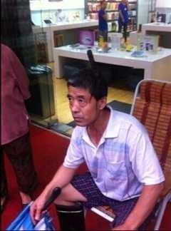 Čínsky pediater Yunzhi Xiao (57) si odtrpel svoje.