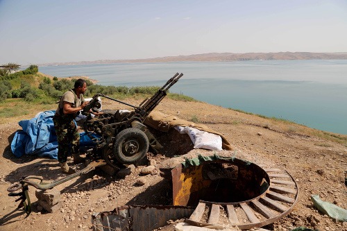 USA bombardovali militantov, aby pomohli Kurdom ovládnuť Mósulskú priehradu