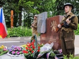 Pomník padlých československých vojakov v obci Čerňachiv