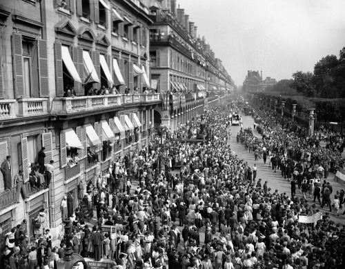 Paríž si pripomína 70. výročie oslobodenia od vojsk Tretej ríše pod vedením nemeckého nacistického vodcu Adolfa Hitlera. 